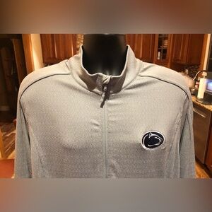 Penn State men’s 1/2 zip pullover.‎ Sharp grey w/logo & zipper hand warm…
